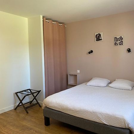 Logis Hostellerie du Clos Pité Préchacq Esterno foto