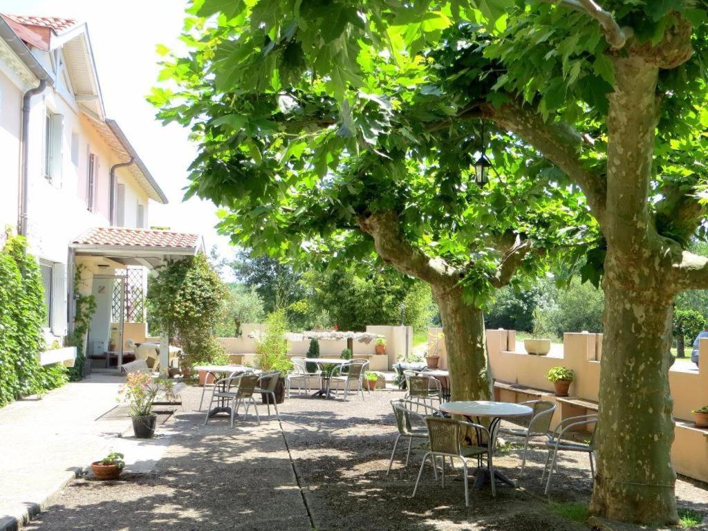 Logis Hostellerie du Clos Pité Préchacq Esterno foto
