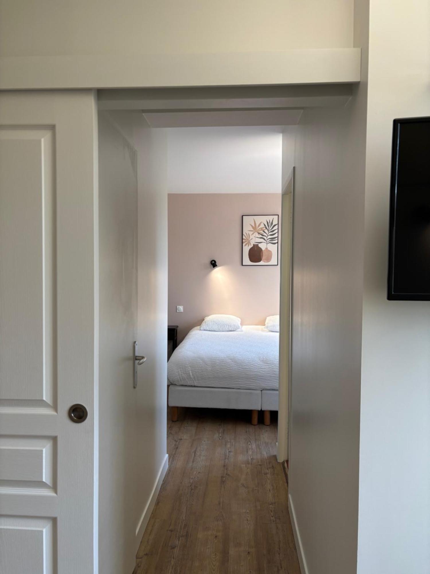 Logis Hostellerie du Clos Pité Préchacq Esterno foto