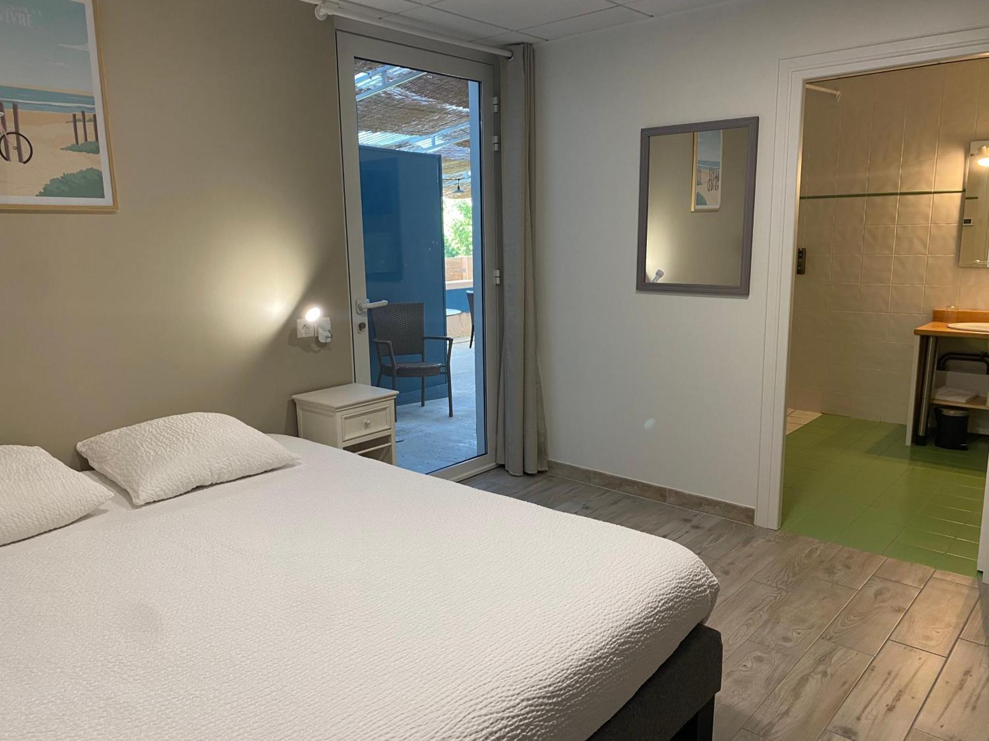 Logis Hostellerie du Clos Pité Préchacq Esterno foto