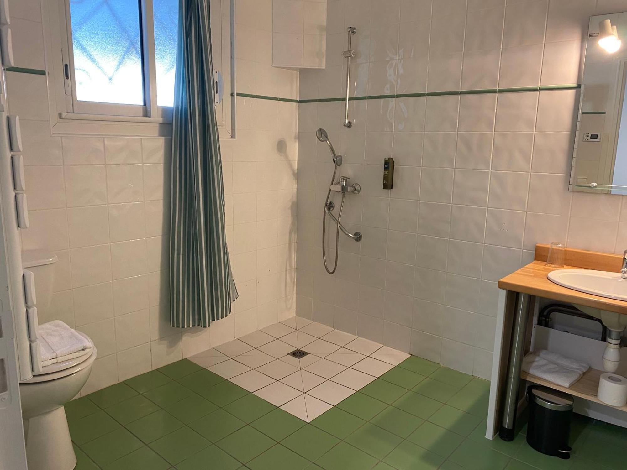 Logis Hostellerie du Clos Pité Préchacq Esterno foto