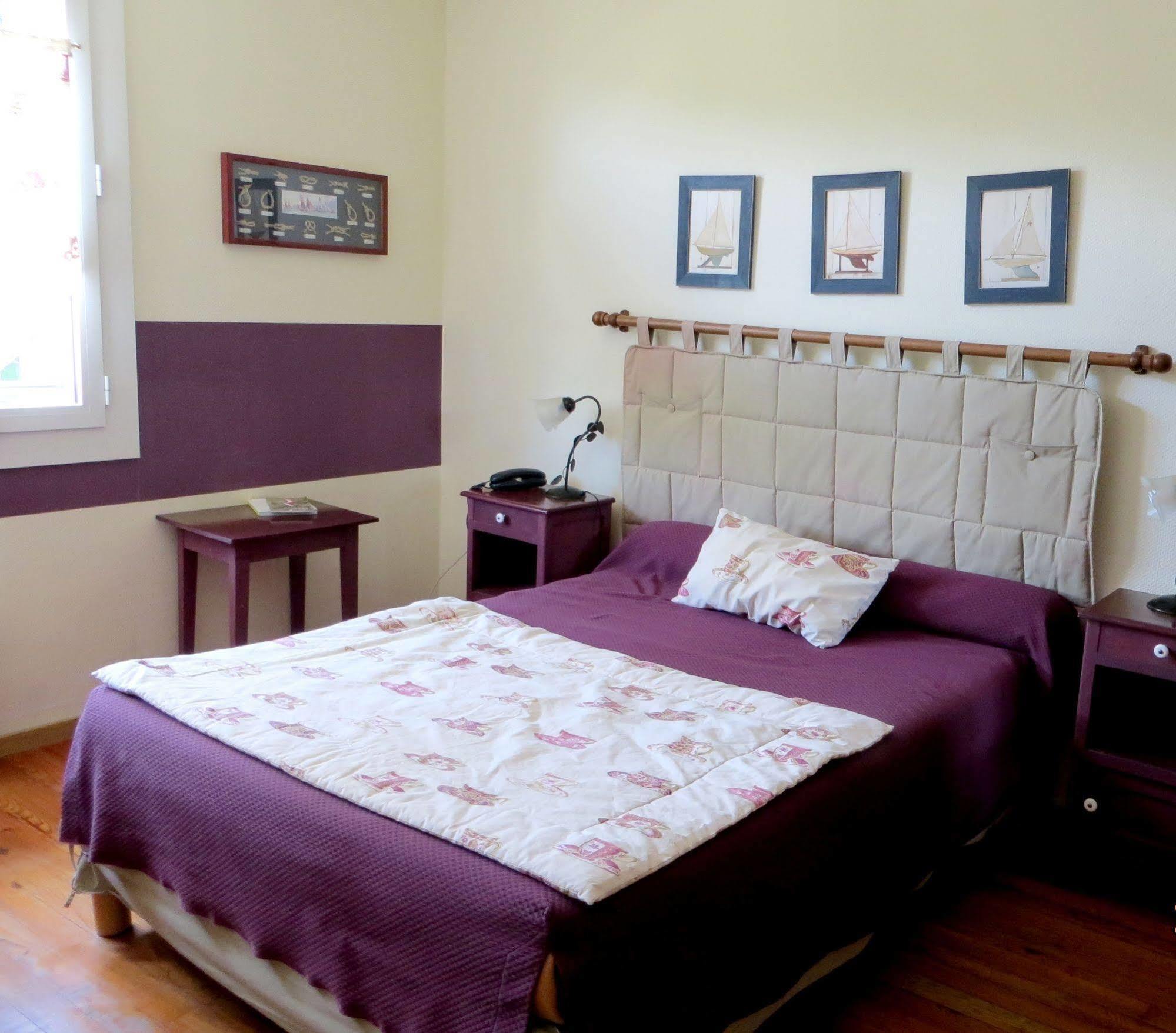 Logis Hostellerie du Clos Pité Préchacq Esterno foto