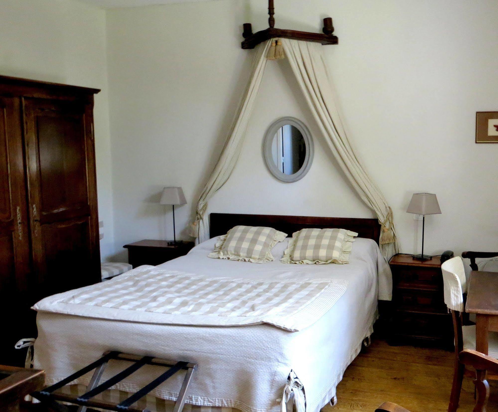 Logis Hostellerie du Clos Pité Préchacq Esterno foto