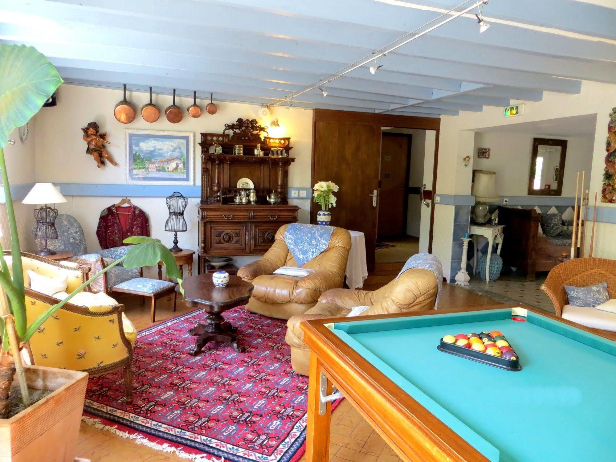 Logis Hostellerie du Clos Pité Préchacq Esterno foto