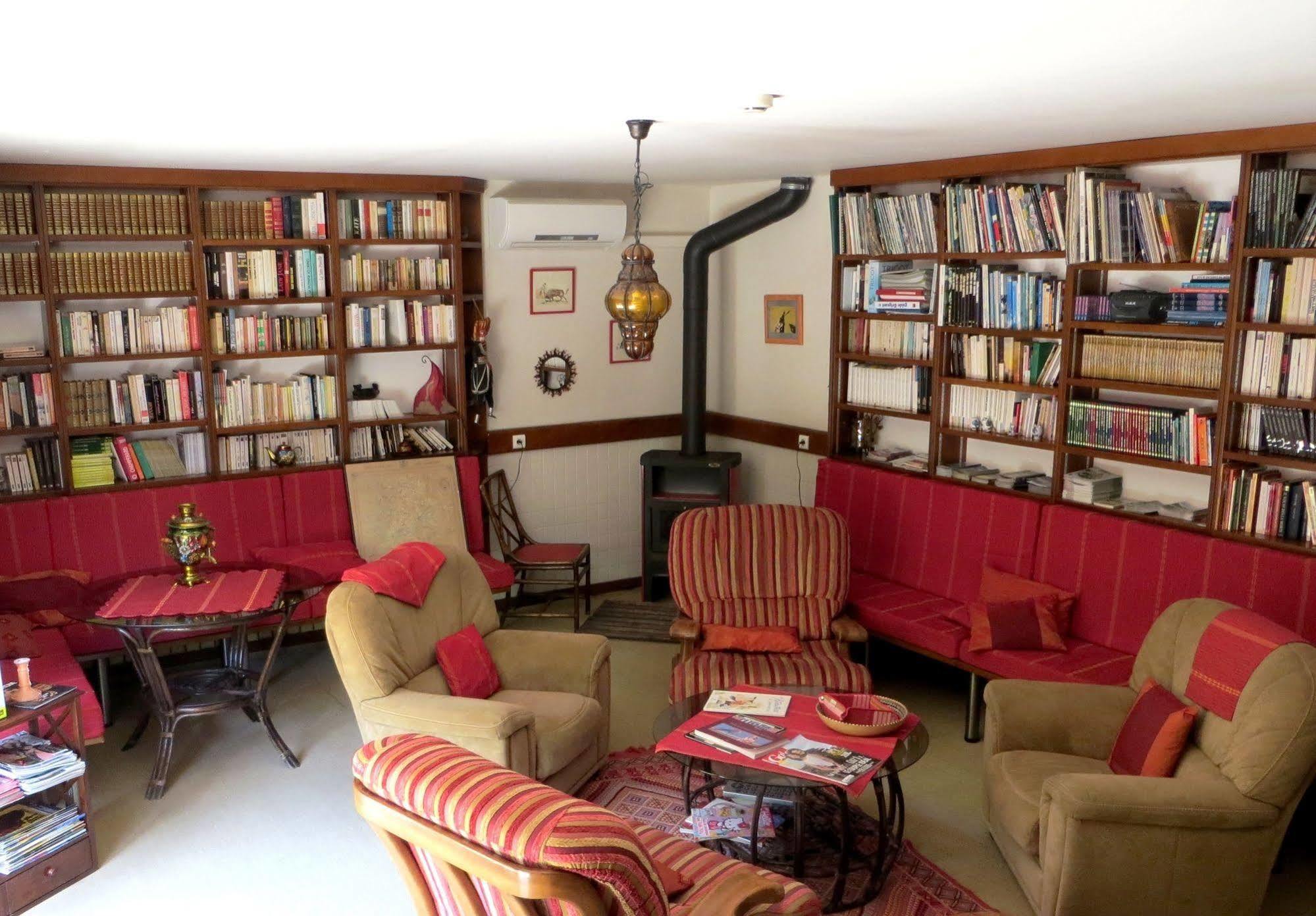 Logis Hostellerie du Clos Pité Préchacq Esterno foto
