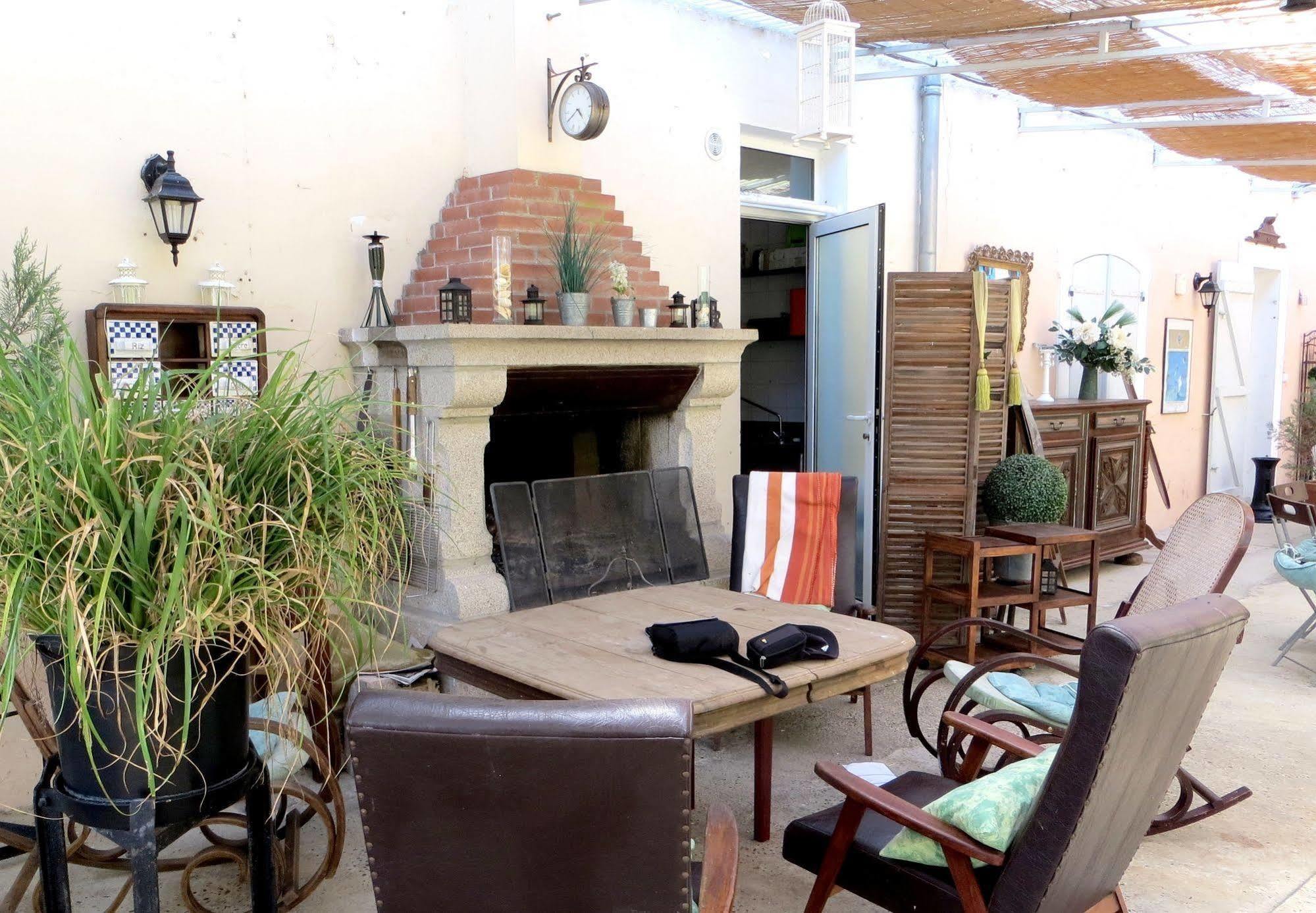 Logis Hostellerie du Clos Pité Préchacq Esterno foto