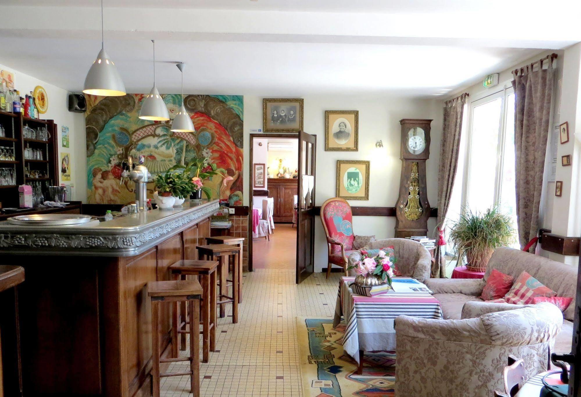 Logis Hostellerie du Clos Pité Préchacq Esterno foto