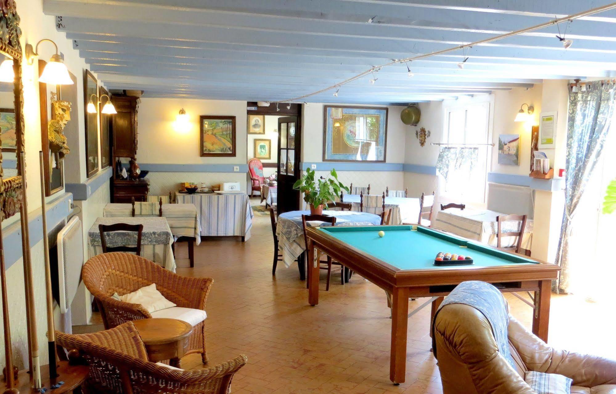 Logis Hostellerie du Clos Pité Préchacq Esterno foto