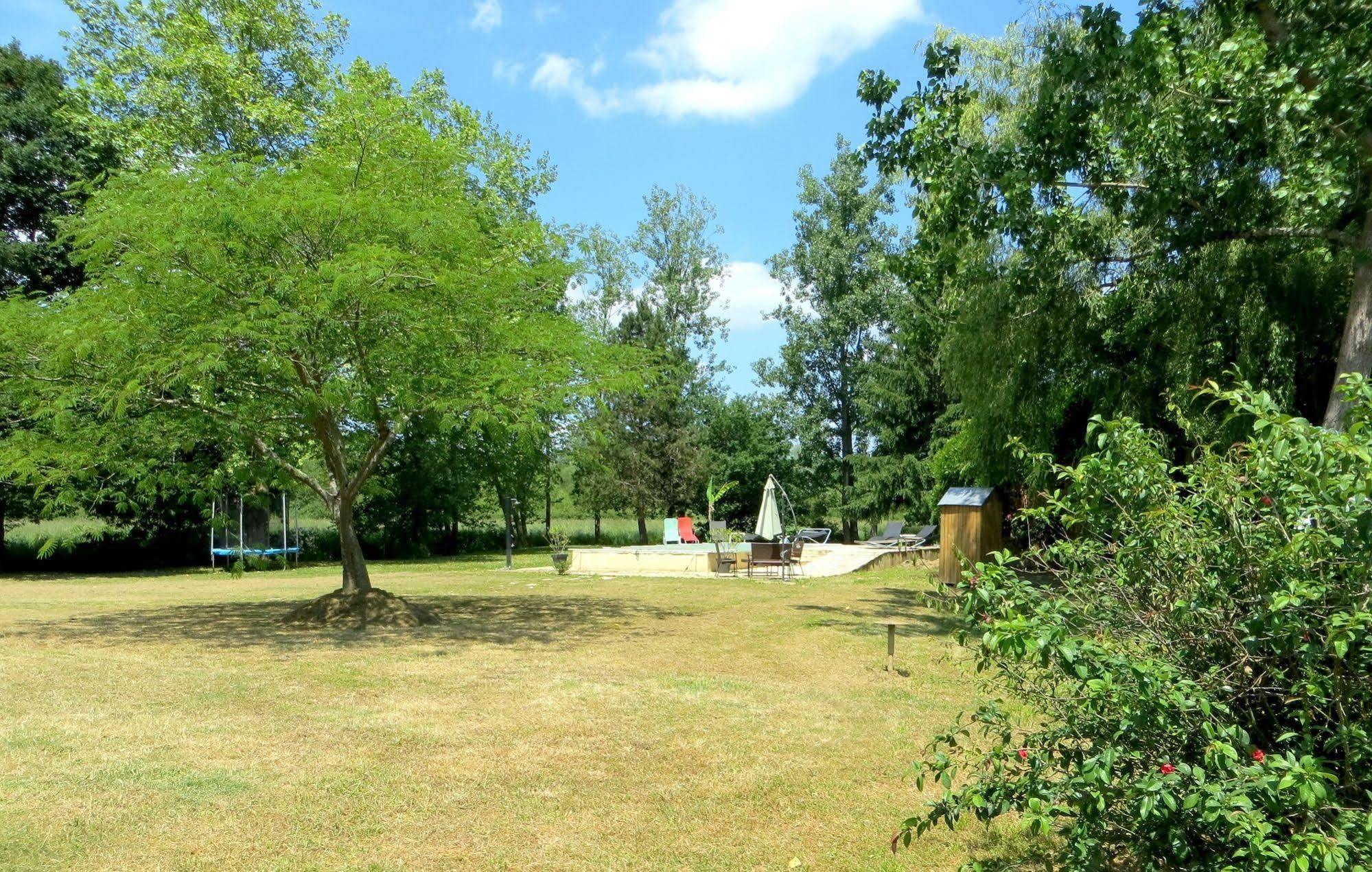Logis Hostellerie du Clos Pité Préchacq Esterno foto